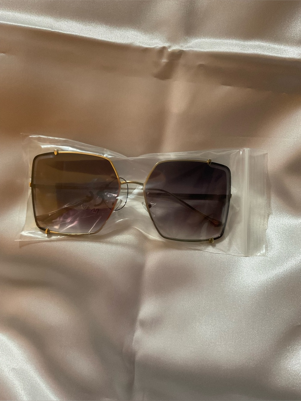 Iconic  Oversized Sunglasses color blue and gold metal frame